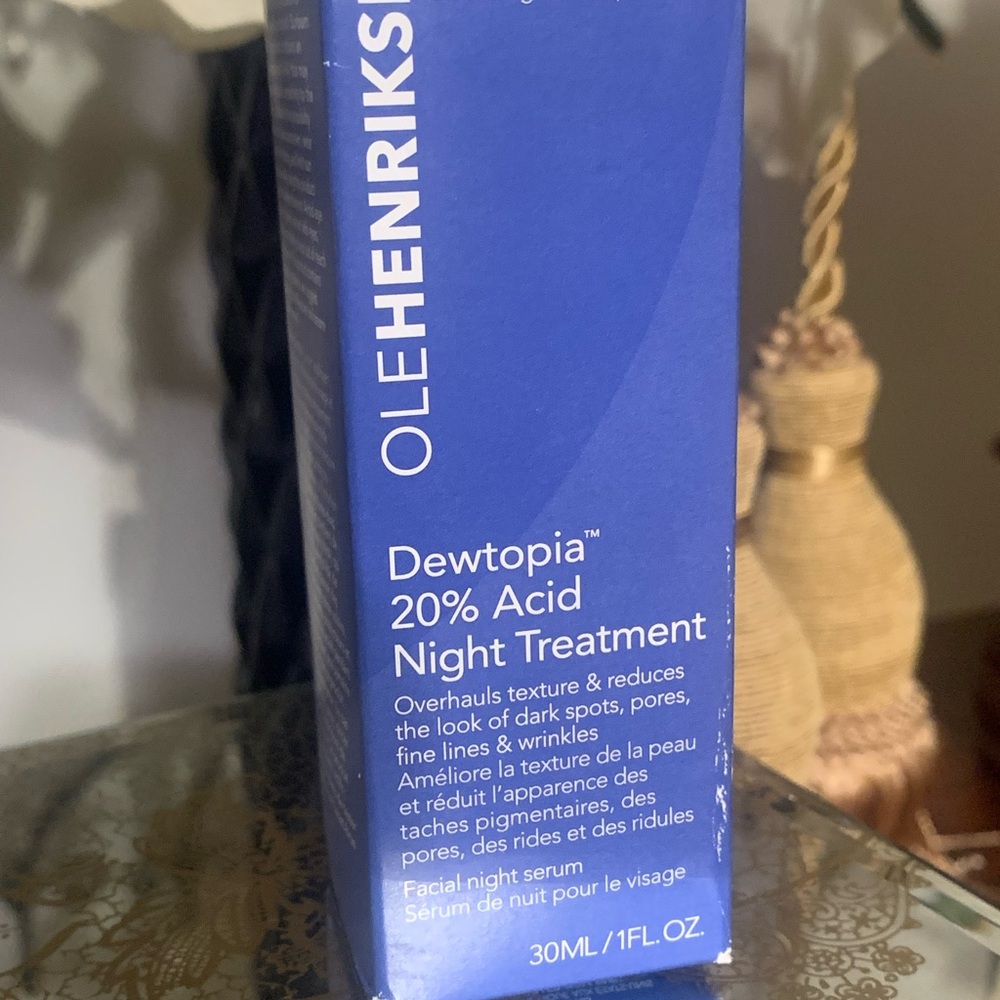 Ole Henriksen Dewtopia Night Treatment in Blue and White